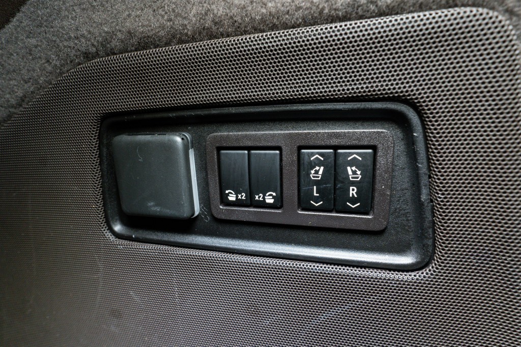 2023 Cadillac Escalade Image 40
