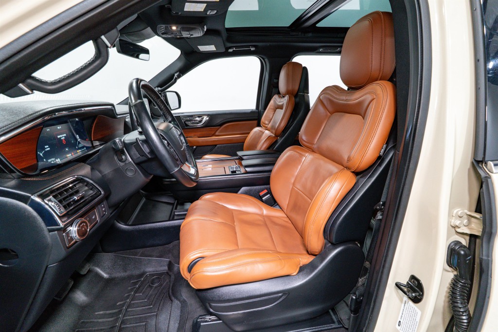 2018 Lincoln Navigator Image 17