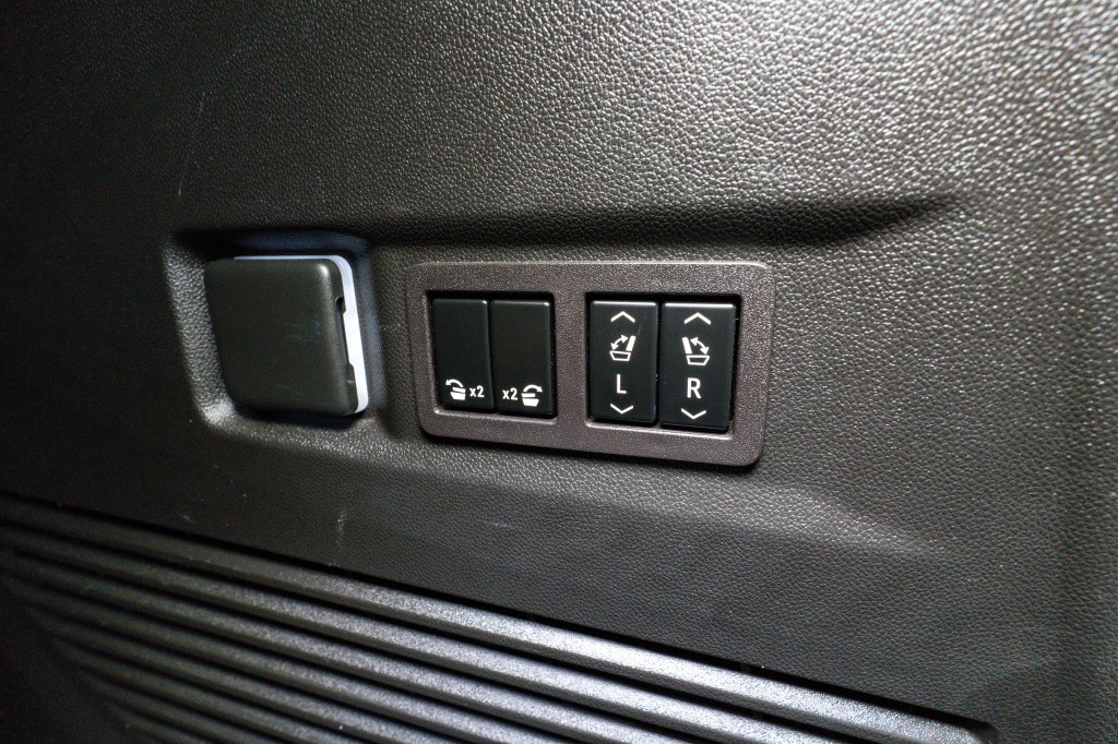 2023 GMC Yukon Image 35