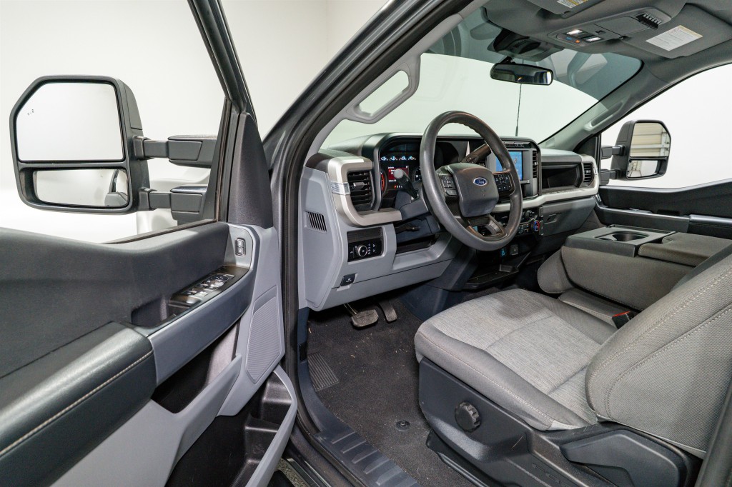 2023 Ford F-250 Image 13