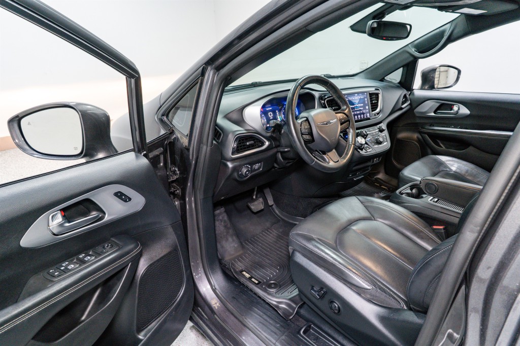 2020 Chrysler Pacifica Image 12