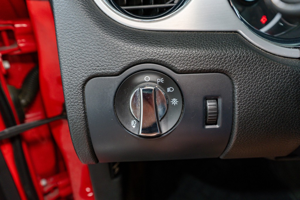 2013 Ford Mustang Image 23