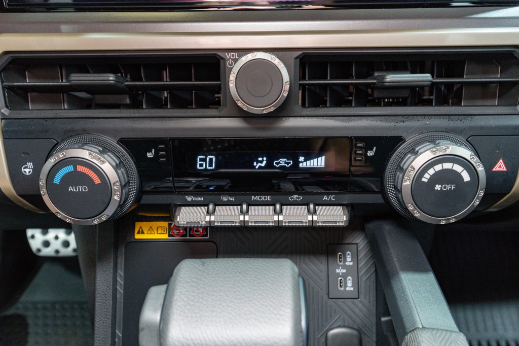 2024 Toyota Tacoma Image 21