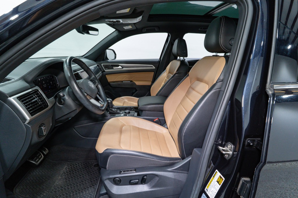 2022 Volkswagen Atlas Cross Sport Image 16
