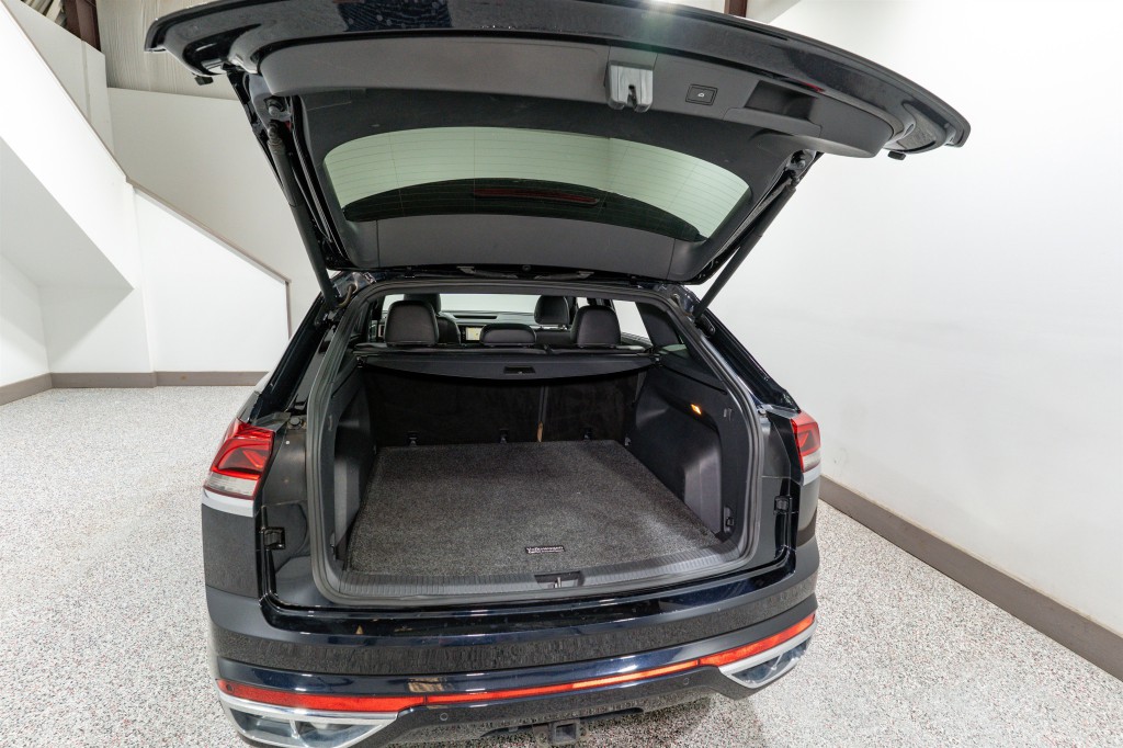 2022 Volkswagen Atlas Cross Sport Image 32