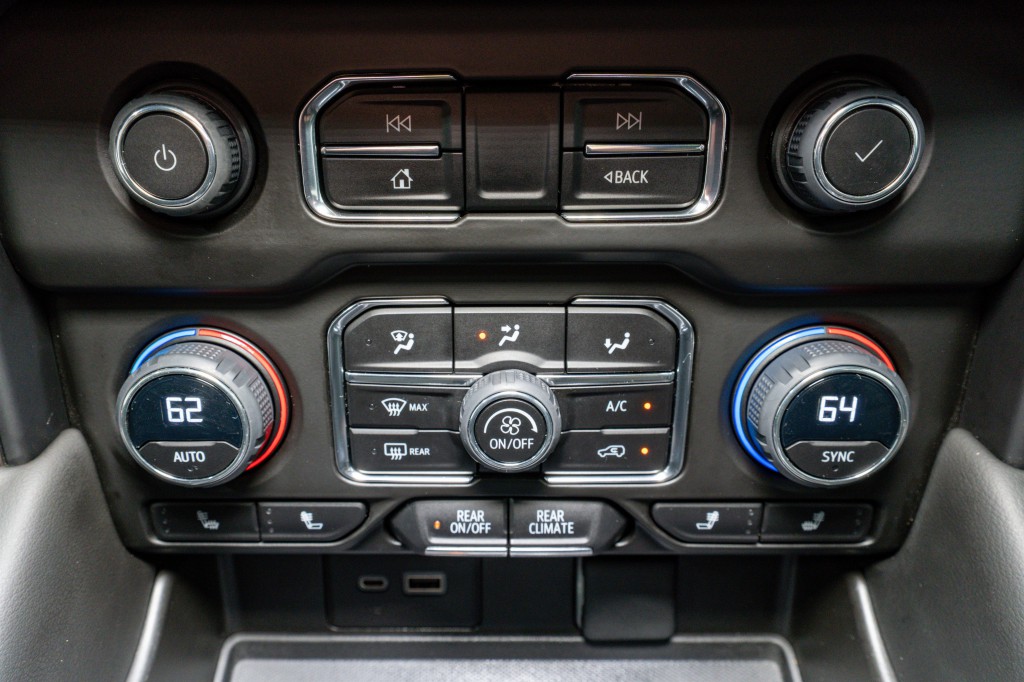 2023 Chevrolet Suburban Image 21