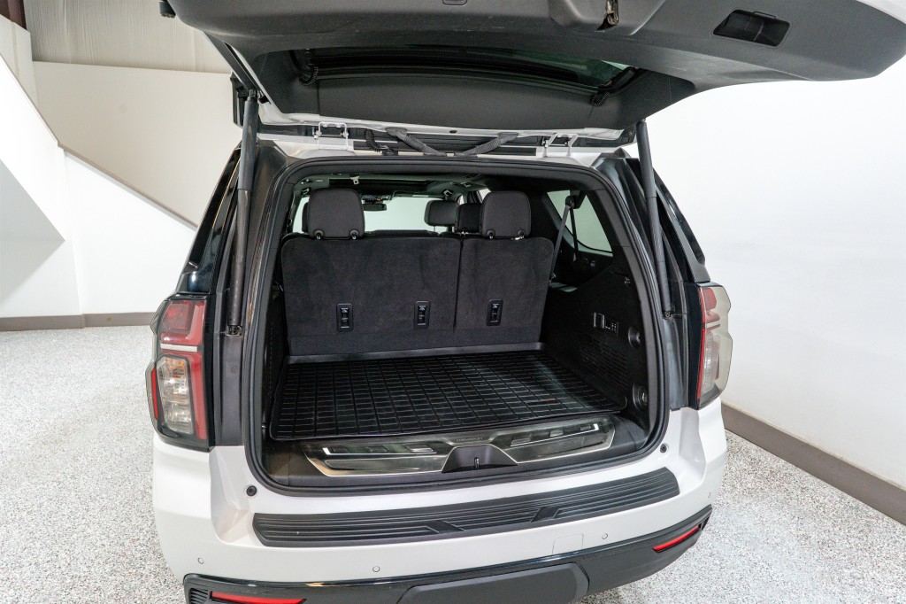 2023 Chevrolet Suburban Image 32