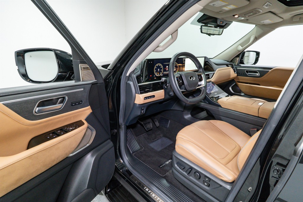 2025 INFINITI QX80 Image 12