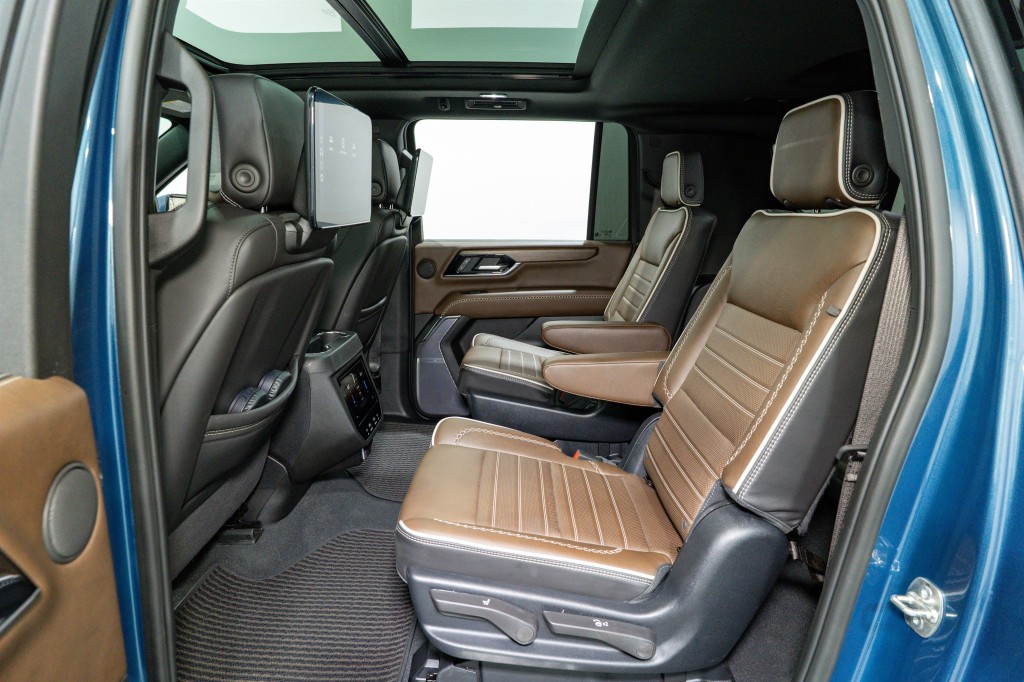 2025 GMC Yukon Image 36
