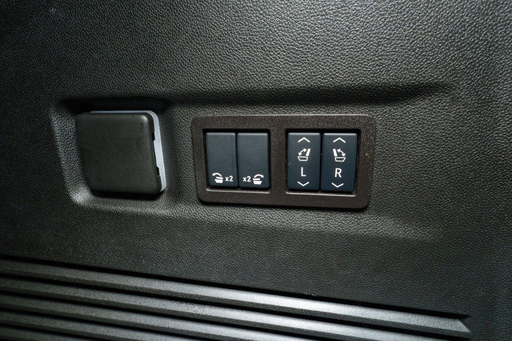 2025 GMC Yukon Image 40