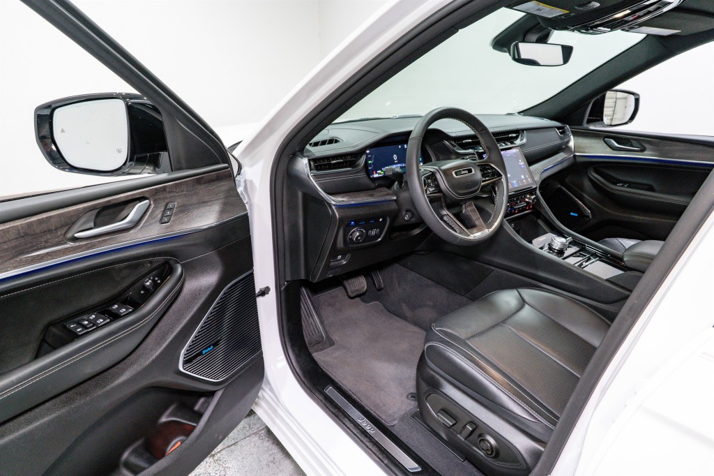 2024 Jeep Grand Cherokee Image 12