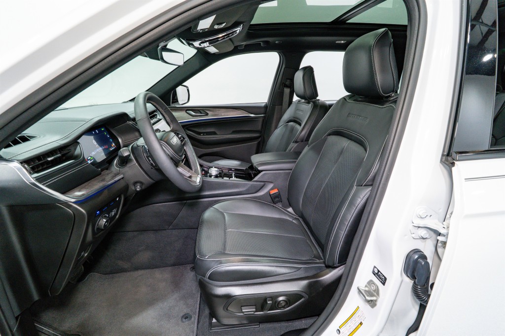 2024 Jeep Grand Cherokee Image 17