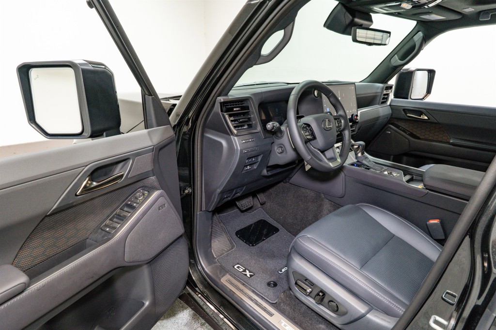 2025 Lexus GX Image 13