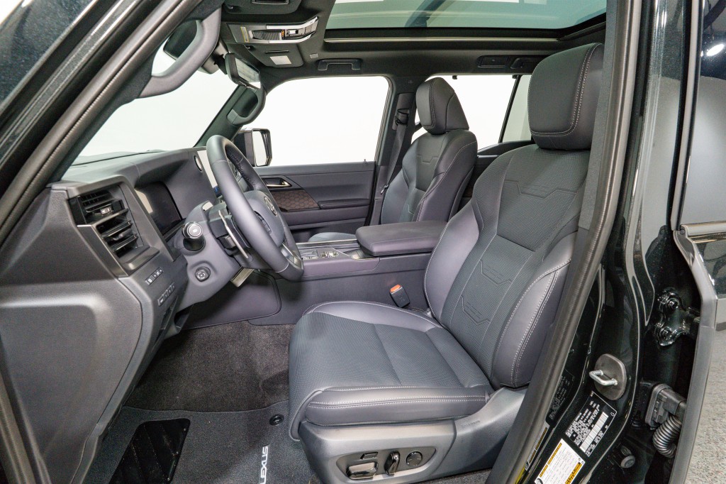 2025 Lexus GX Image 17