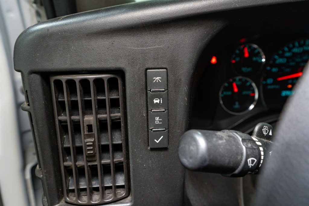 2023 Chevrolet Express Image 27