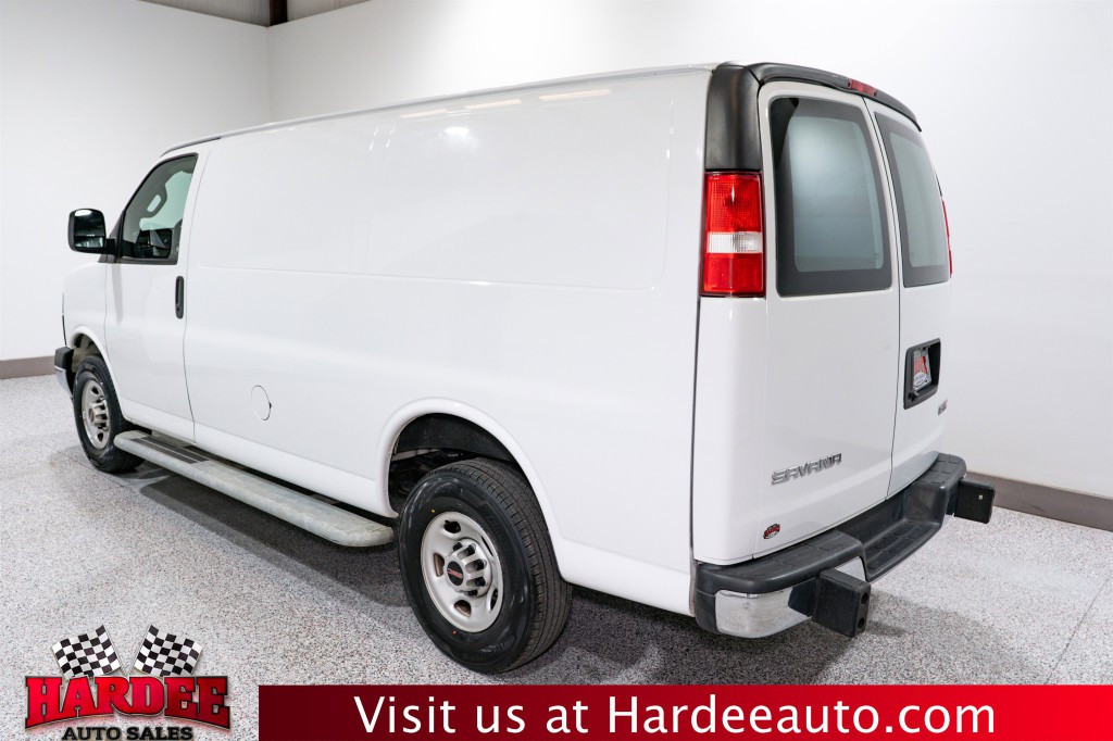 2023 GMC Savana Image 3