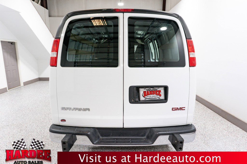 2023 GMC Savana Image 4