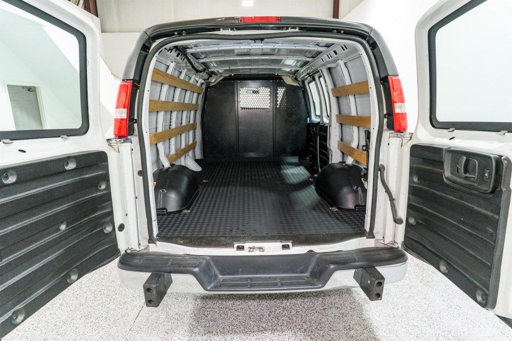 2023 GMC Savana Image 11