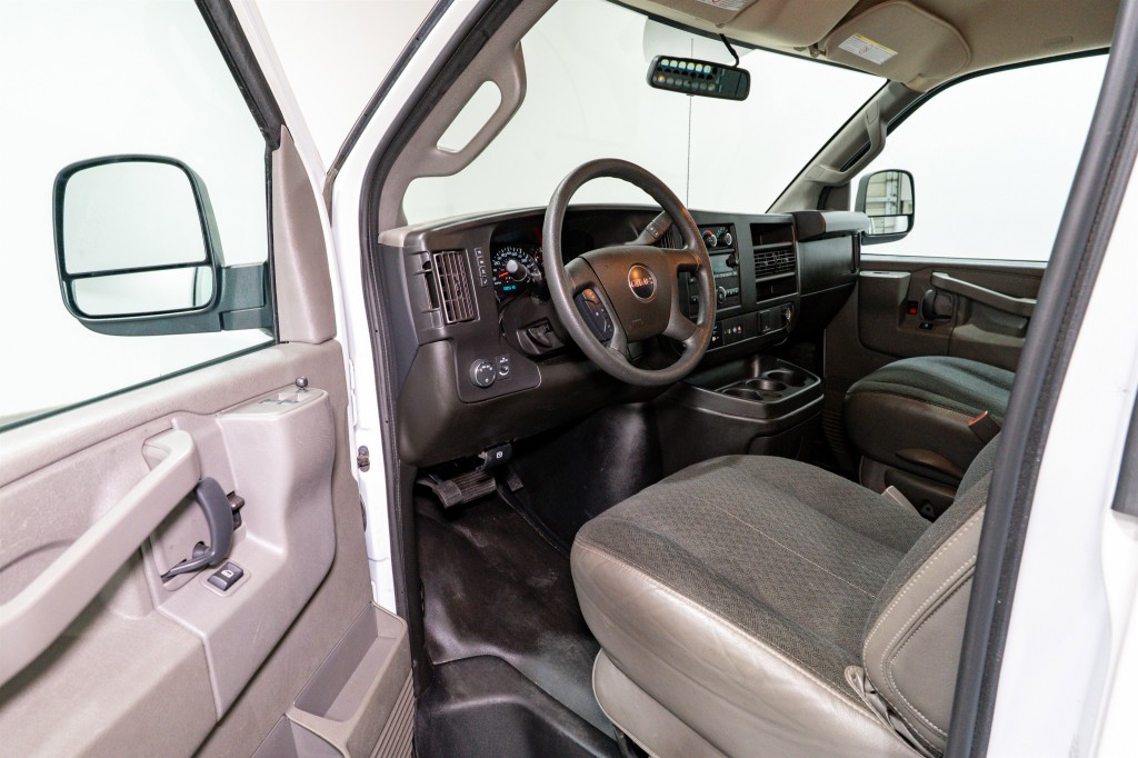 2023 GMC Savana Image 13