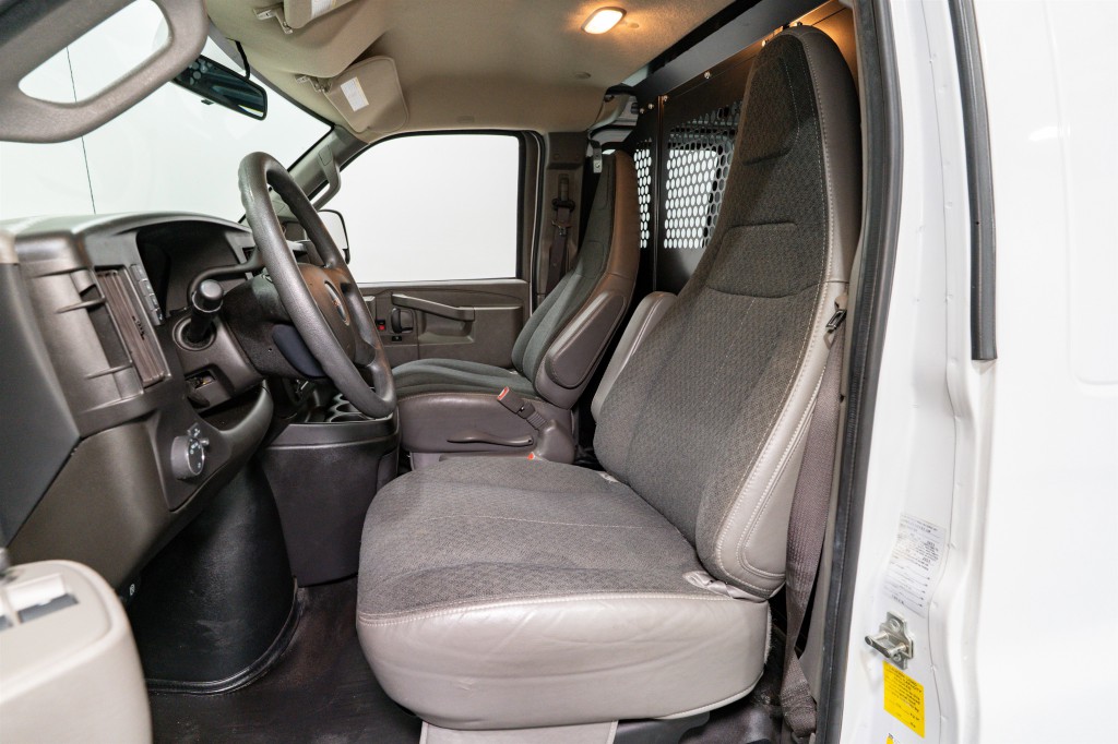 2023 GMC Savana Image 15