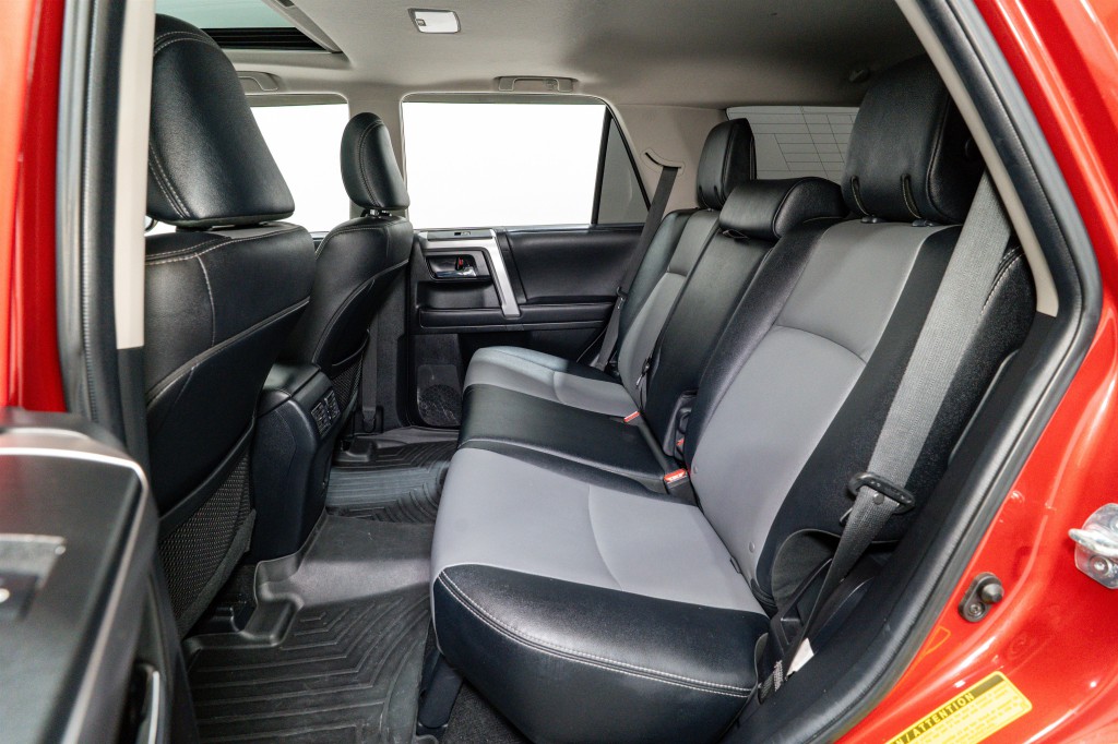 2022 Toyota 4Runner Image 32