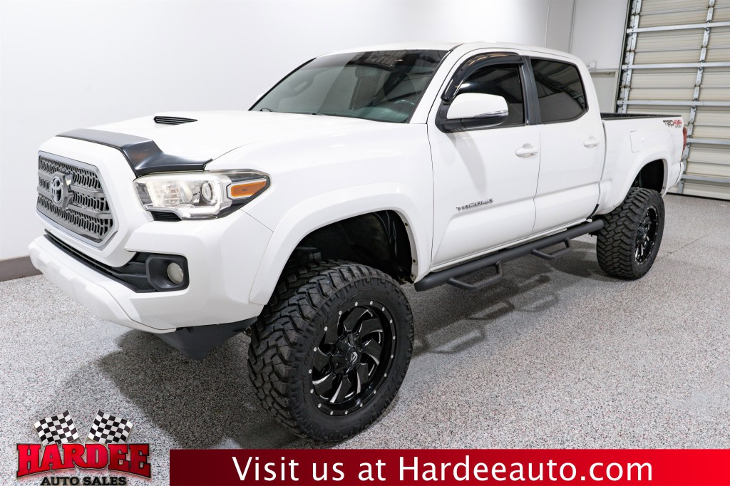 2016 Toyota Tacoma Image 2