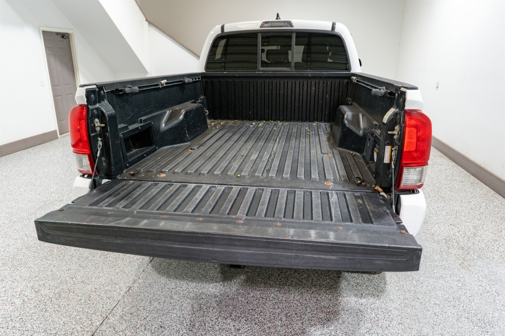2016 Toyota Tacoma Image 9