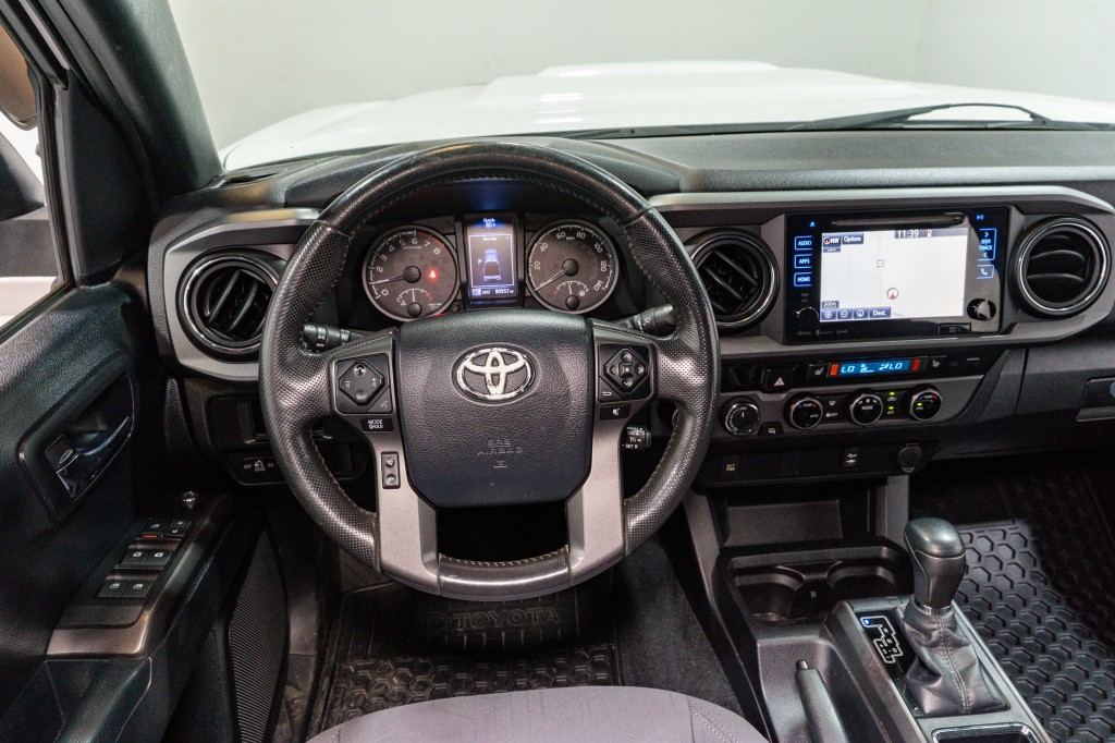 2016 Toyota Tacoma Image 10