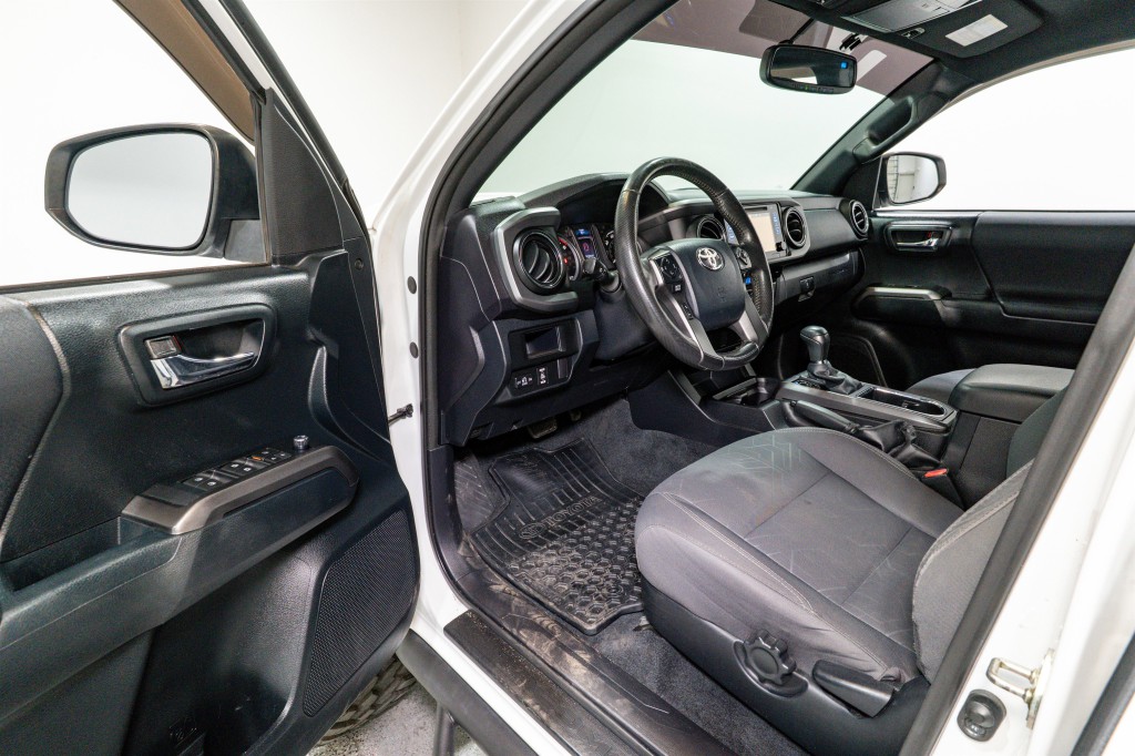 2016 Toyota Tacoma Image 11