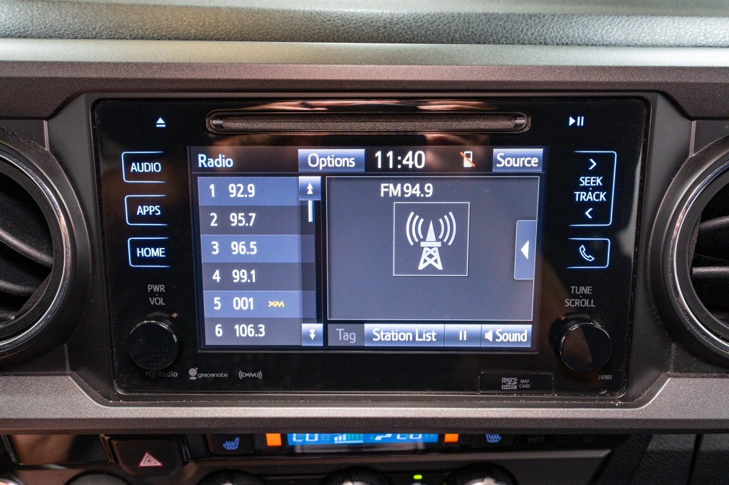 2016 Toyota Tacoma Image 16