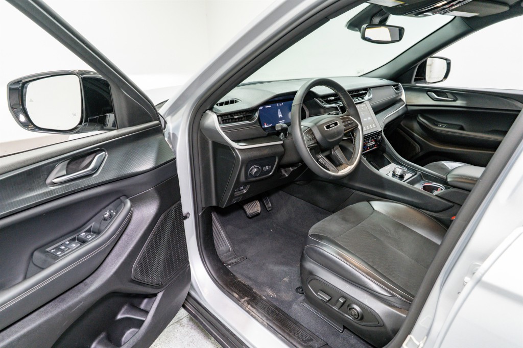 2024 Jeep Grand Cherokee Image 12