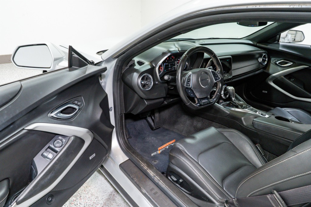 2017 Chevrolet Camaro Image 12