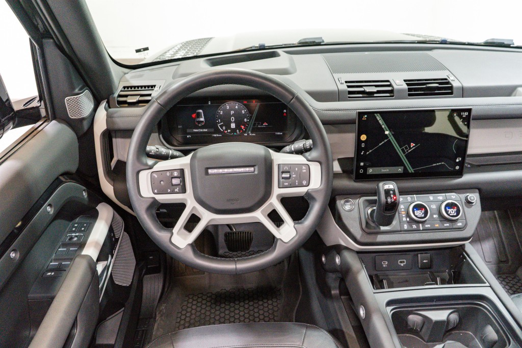 2024 Land Rover Defender Image 11
