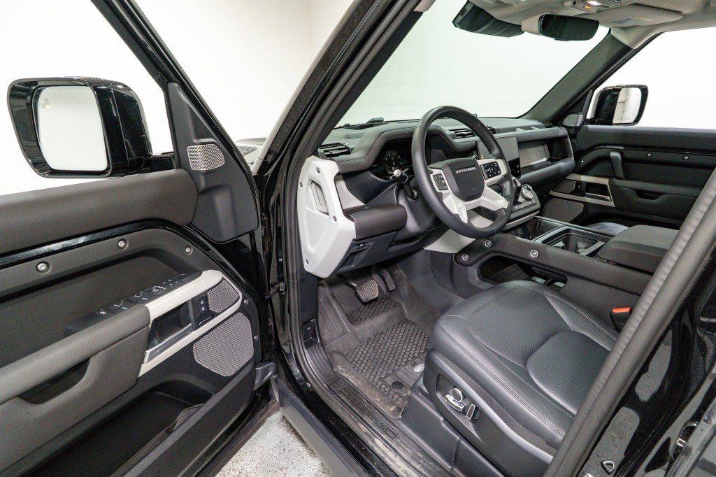 2024 Land Rover Defender Image 12