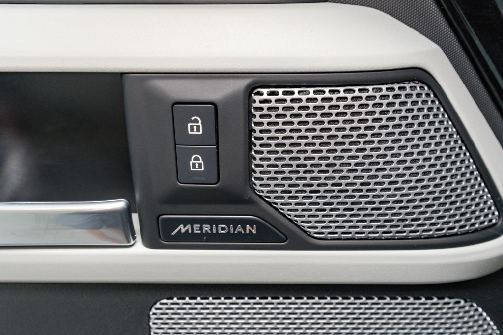 2024 Land Rover Defender Image 15