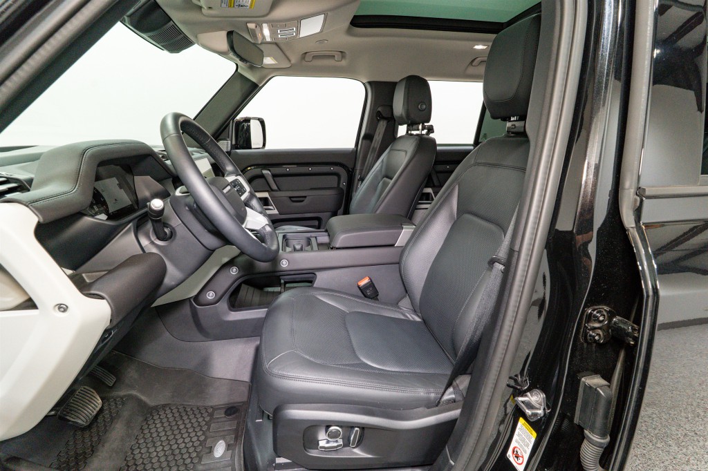2024 Land Rover Defender Image 16