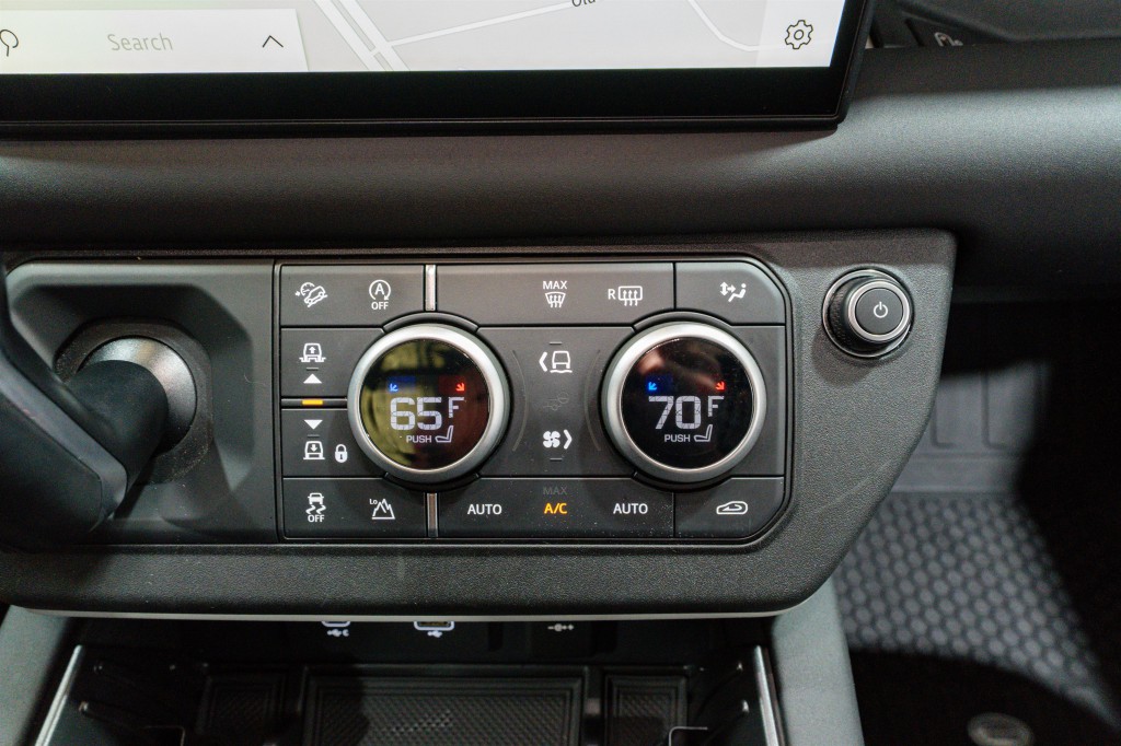 2024 Land Rover Defender Image 23