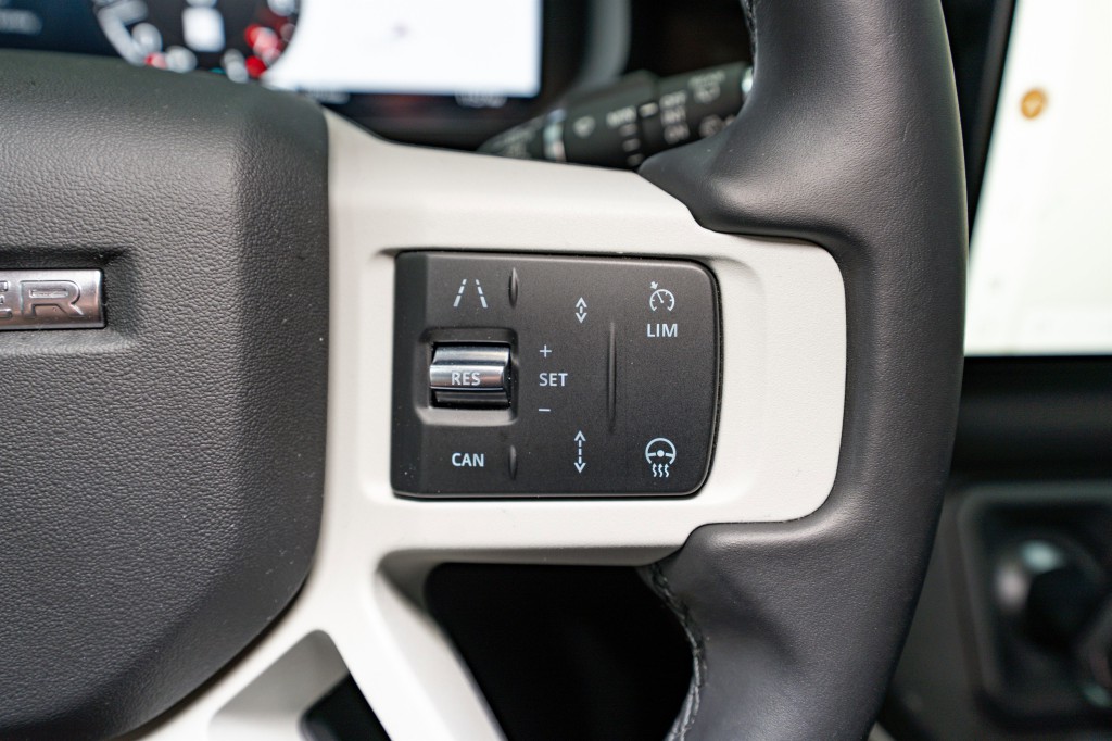2024 Land Rover Defender Image 27