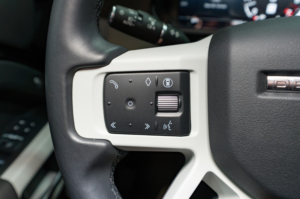 2024 Land Rover Defender Image 28