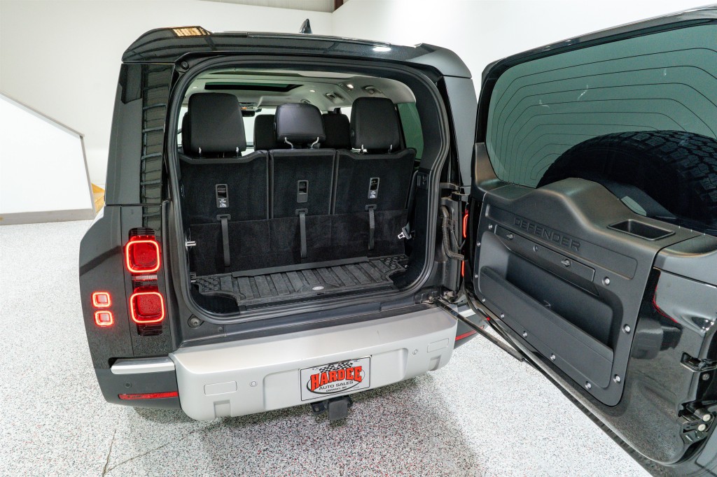 2024 Land Rover Defender Image 33