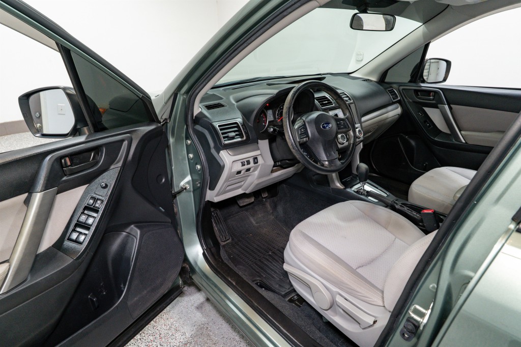 2016 Subaru Forester Image 12