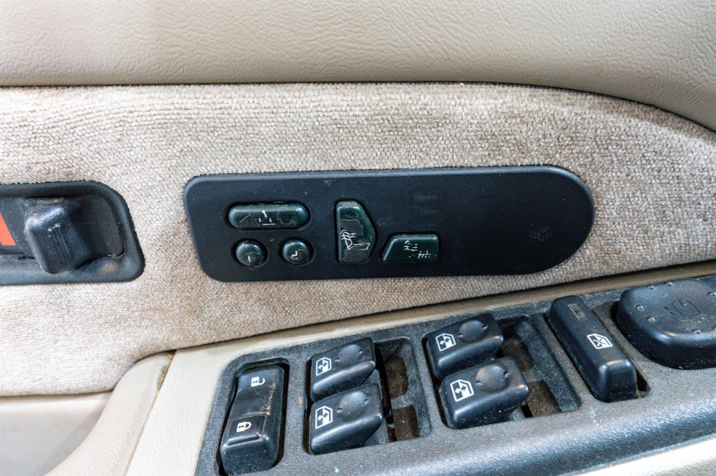 2003 Chevrolet Silverado 1500 Image 12