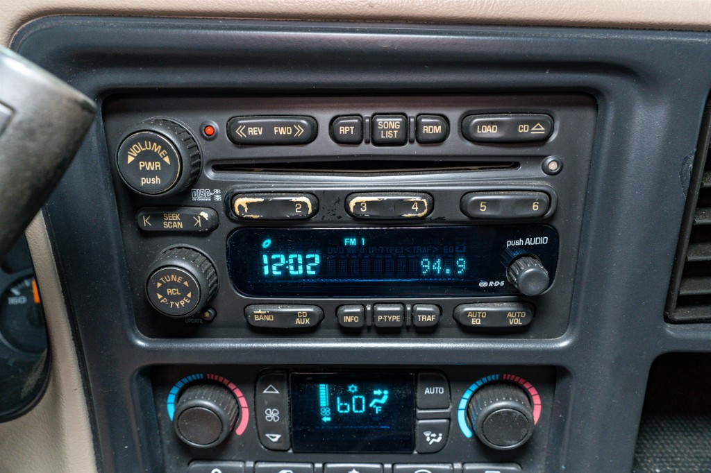 2003 Chevrolet Silverado 1500 Image 16