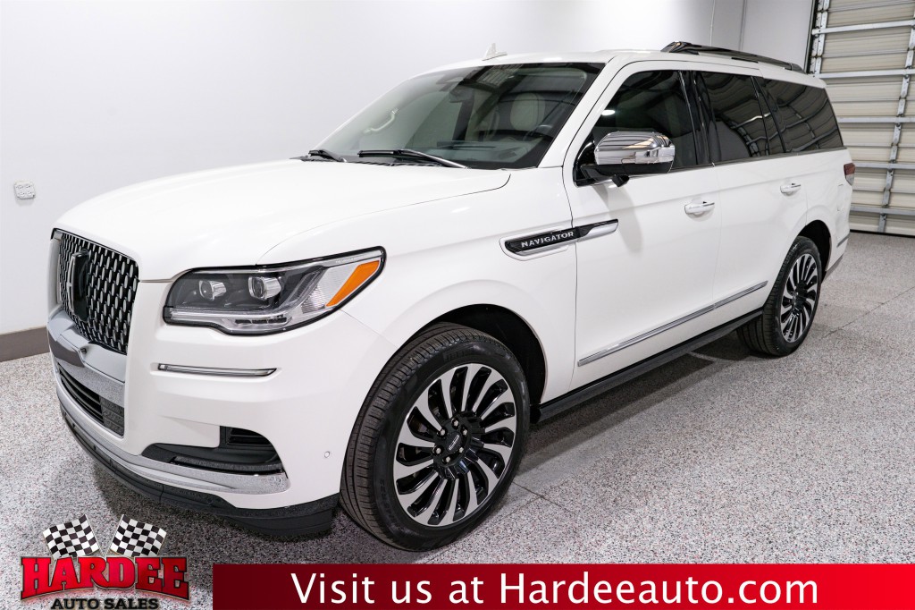 2024 Lincoln Navigator Image 2