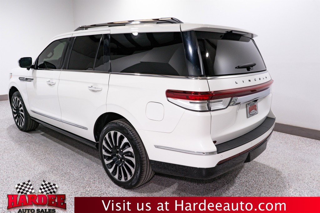 2024 Lincoln Navigator Image 3