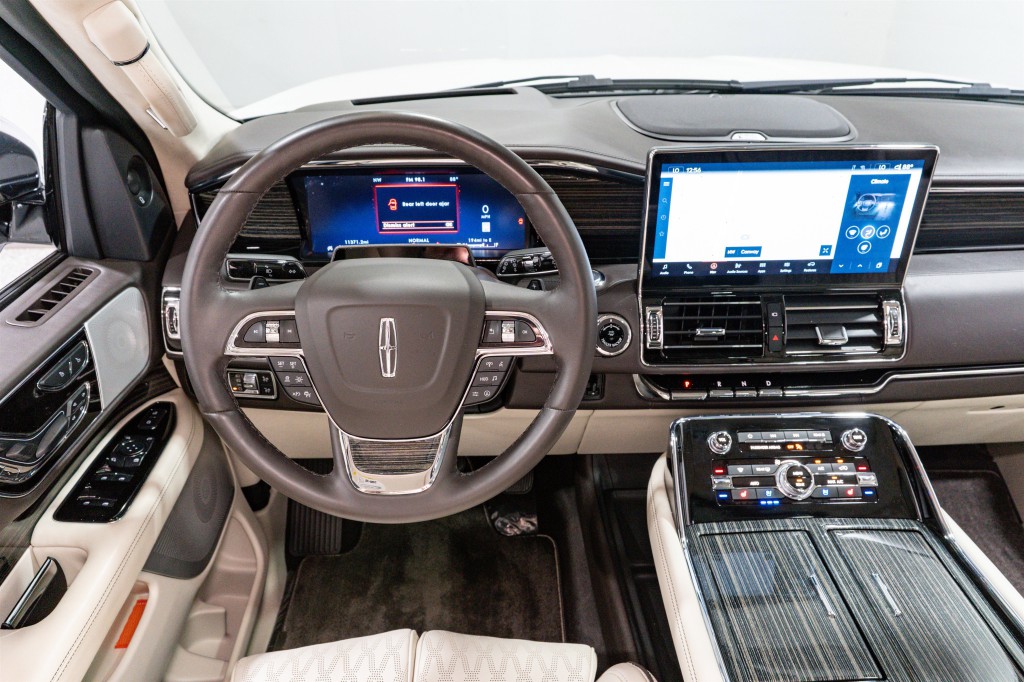 2024 Lincoln Navigator Image 13