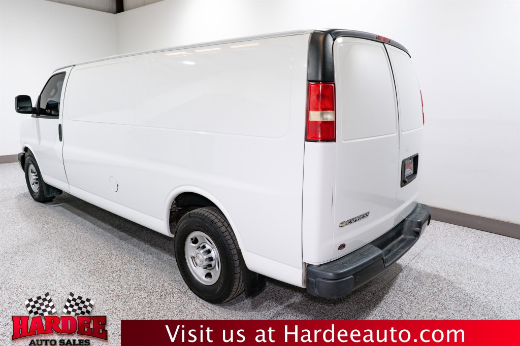 2018 Chevrolet Express Image 3