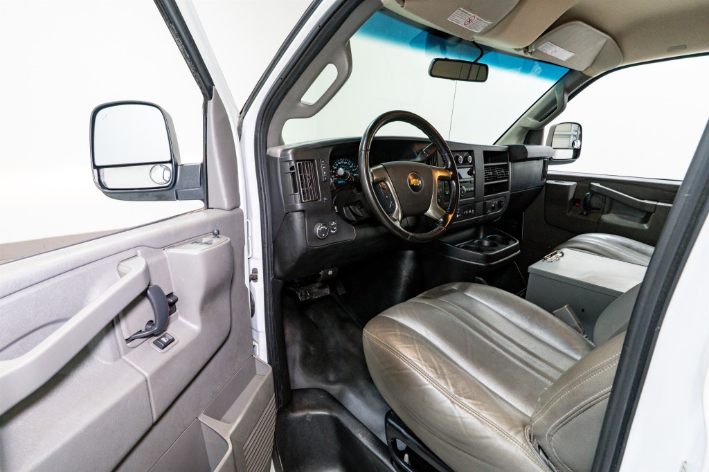 2018 Chevrolet Express Image 15