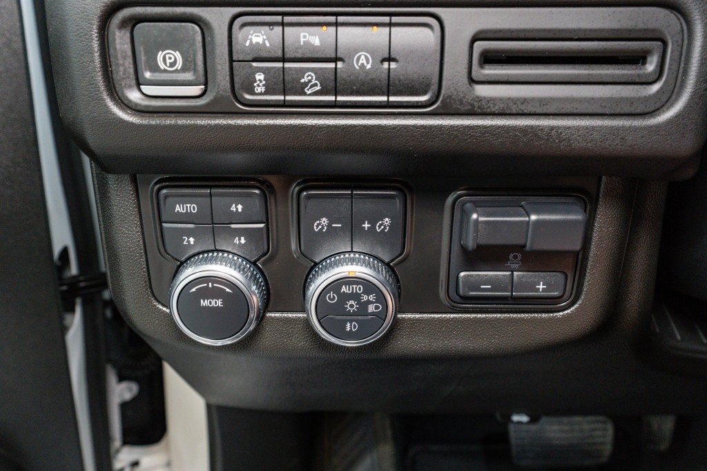 2024 GMC Yukon Image 32
