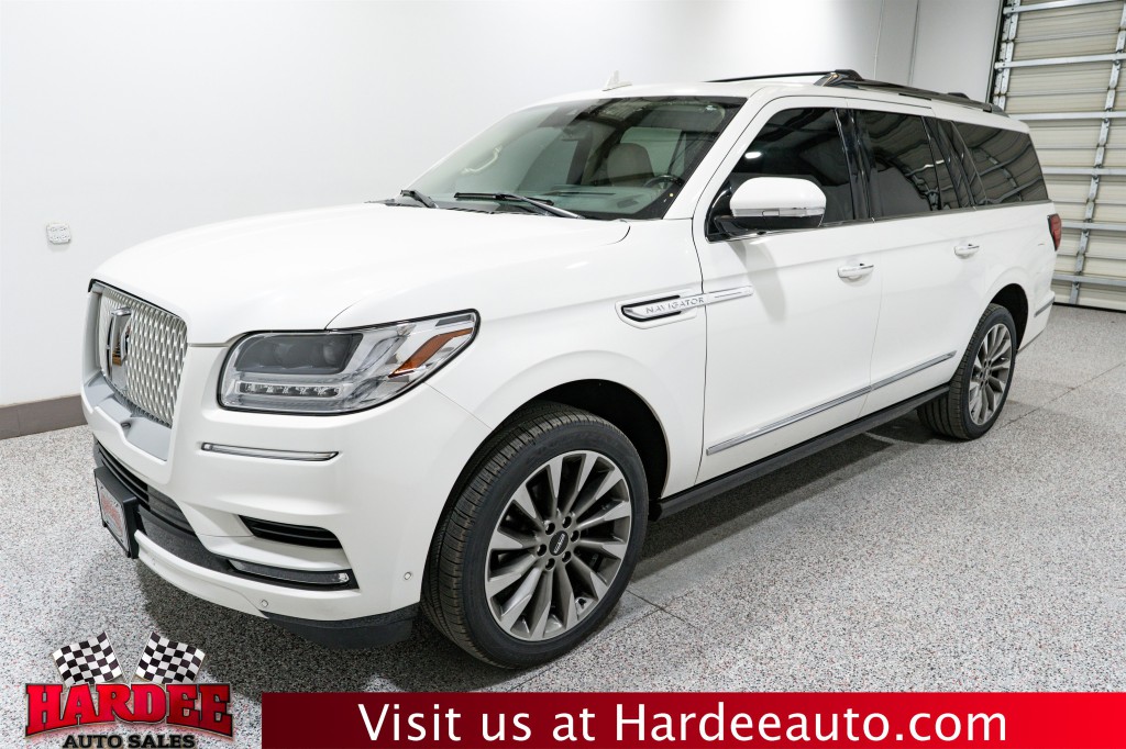 2021 Lincoln Navigator Image 2